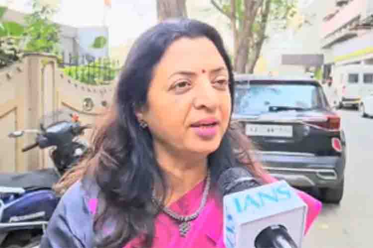  Manisha Kayande 