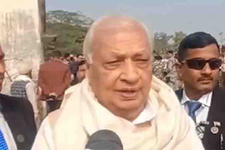 Bihar: Governor Mohammad Arif paid tribute to freedom fighter Abdul Latif Shamsi by meeting his family members