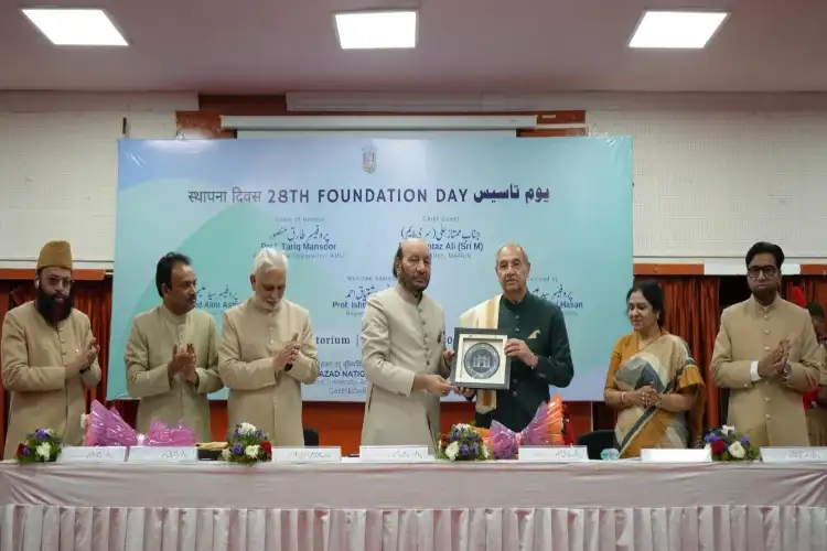 What did former AMU Vice Chancellor Prof. Tariq Mansoor say about Urdu on the 28th foundation day of MANUU