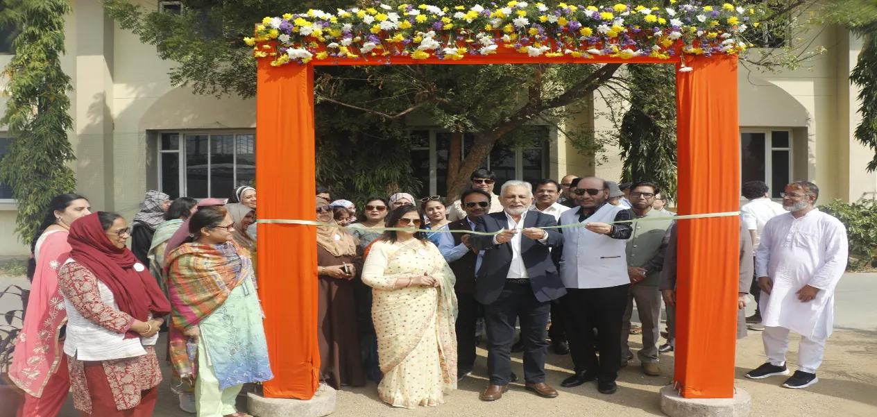 मौलाना आज़ाद नेशनल उर्दू यूनिवर्सिटी  में धनक बाजार 