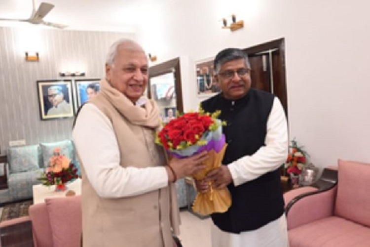 Bihar Governor Arif Mohammad Khan reached the residence of BJP MP Ravi Shankar Prasad to meet him