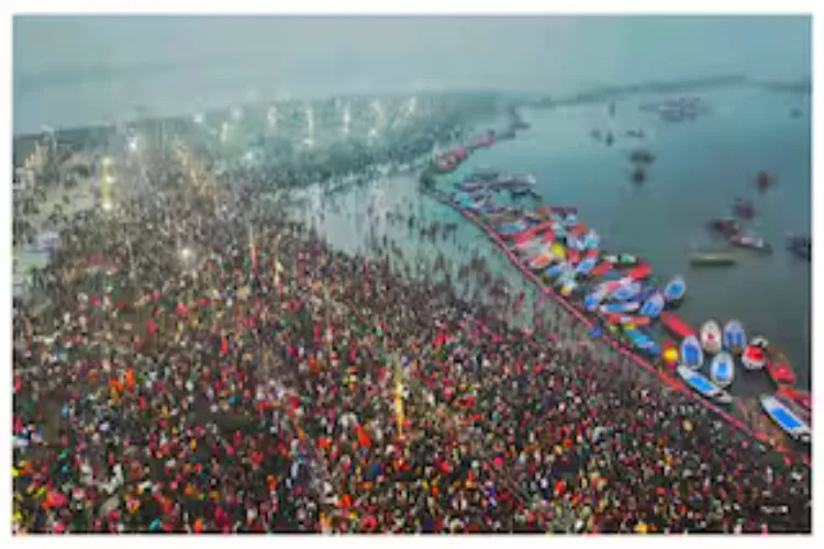 Maha Kumbh 2025: First 'Amrit Snan', Mahanirvani Panchayati Akhara took a holy dip