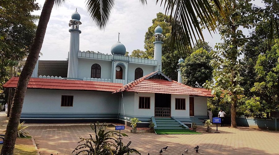 https://www.hindi.awazthevoice.in/upload/news/173720999330_Renovation_of_India's_oldest_Cheraman_mosque_halted,_built_by_a_Hindu_king_during_the_lifetime_of_the_Prophet_1.jpg