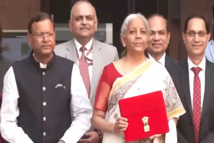 Finance Minister announces Pradhan Mantri Dhan Dhanya Krishi Yojana, to benefit 1.7 crore farmers