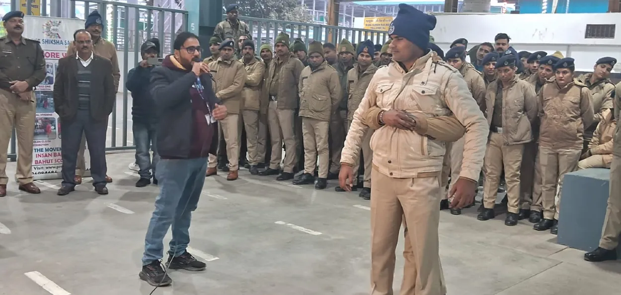 https://www.hindi.awazthevoice.in/upload/news/173841736730_Farhan_Alam,_who_saved_Ramshankar's_life_in_Mahakumbh_Mela,_said_-_it_was_my_duty_2.webp