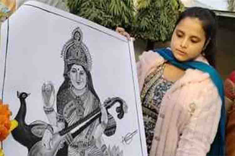 Sambhal: Selina B make a picture of Maa Saraswati