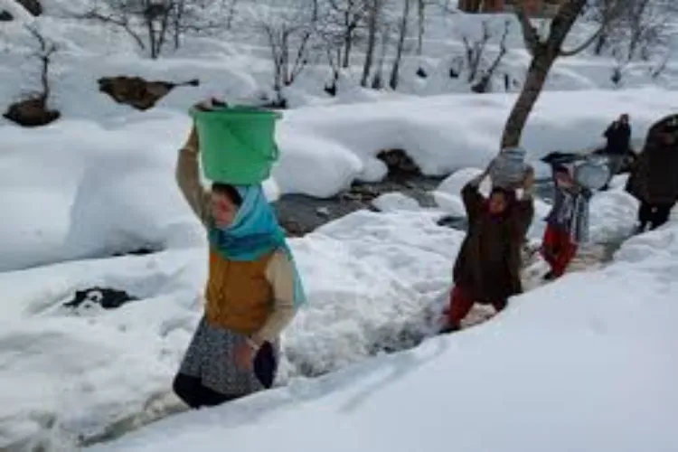 Jammu and Kashmir: Winter continues to wreak havoc in Kashmir Valley