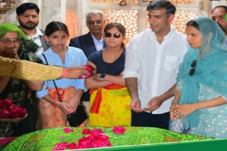 ब्रिटेन पूर्व पीएम ऋषि सुनक ने सलीम चिश्ती की दरगाह पर की चादरपोशी, देखा ताजमहल