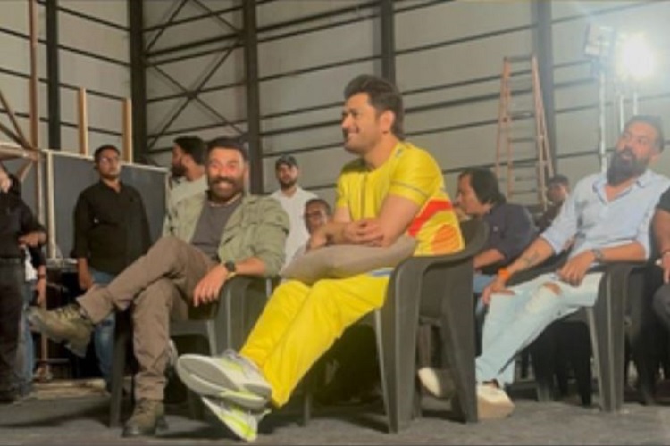 MS Dhoni enjoys India-Pak match with Sunny Deol in Mumbai