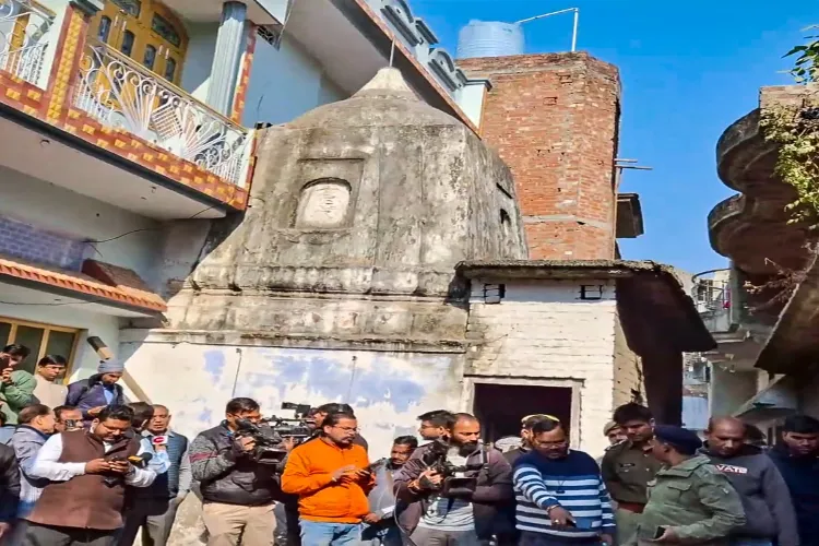 Sambhal: Temple doors opened after 46 years, devotees performed Jalabhishek on Mahashivratri