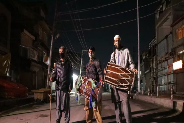 Kashmir's traditional dhol player 'Sehar Khan' is still keeping the ancient traditions of Ramadan alive