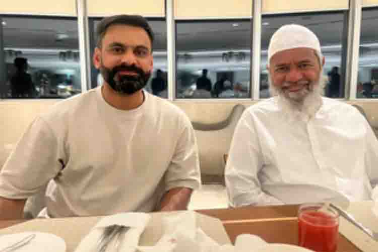 Mohammad Hafeez posts photos of meeting fugitive Islamic preacher Zakir Naik