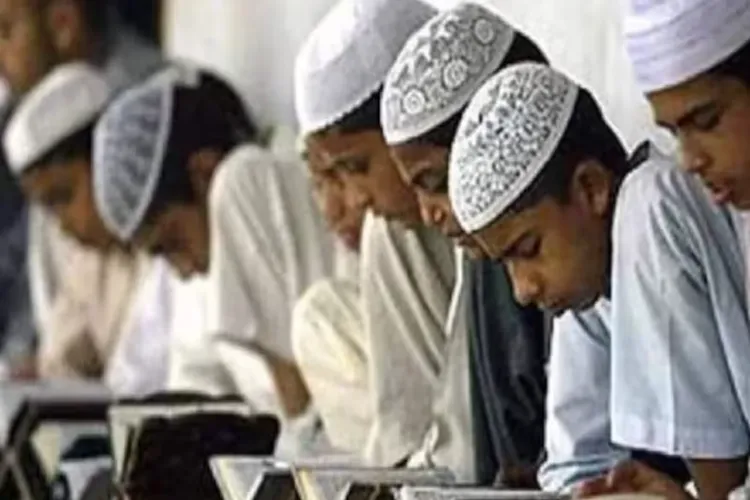 Big action against madrasas in Azamgarh, case filed against 219 operators