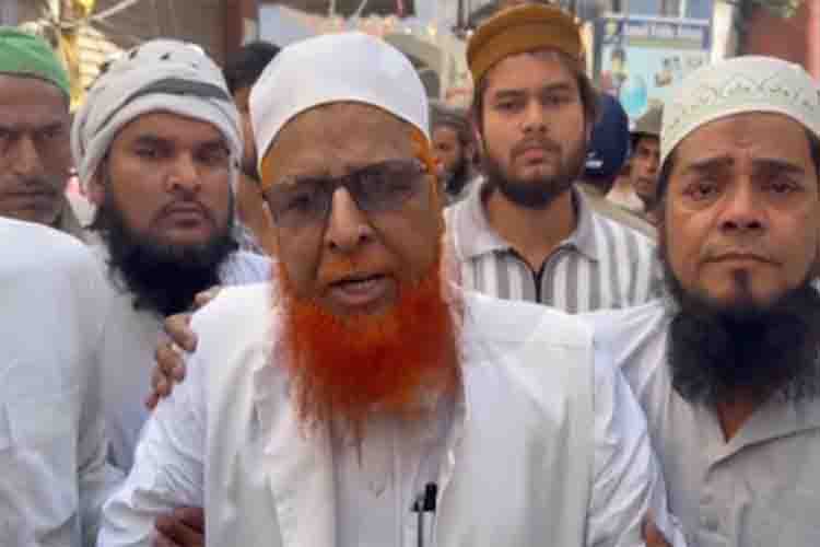 Controversy over Shahar Qazi's chair in Meerut, Qari alleges indecency