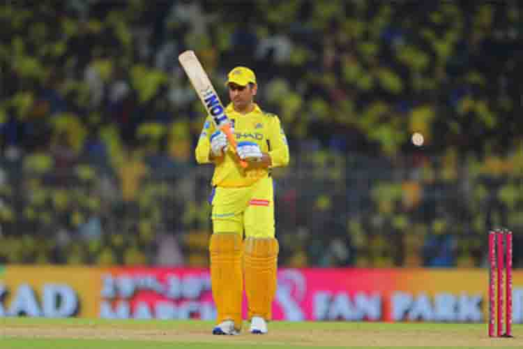 Bhojpuri commentary is extremely energetic; reminds me of old-fashioned radio commentary: Dhoni