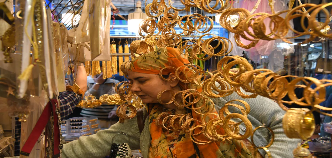 The splendor of Eid in pictures: Crowds of shoppers thronged the markets of Srinagar
