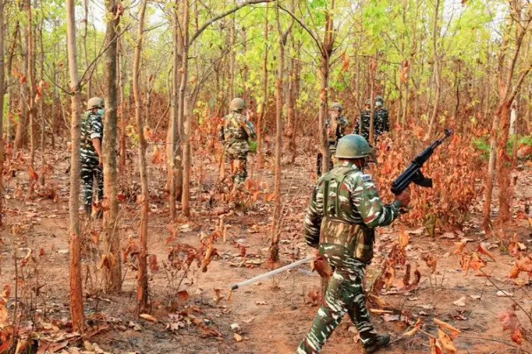 Top woman Naxal leader with 25 lakh bounty killed in encounter in Dantewada, arms and ammunition recovered