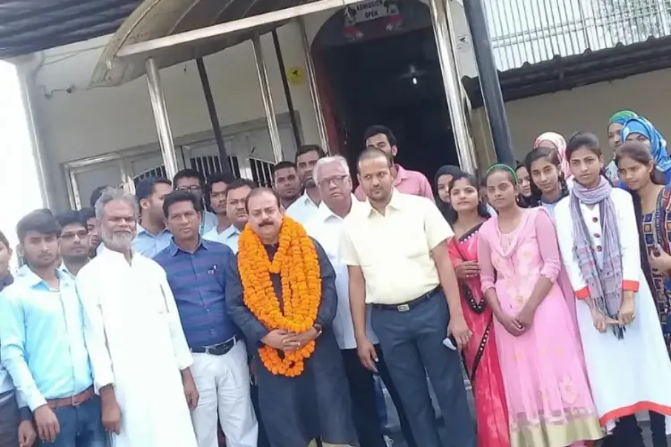 These four Biharis left their luxurious life for the children deprived of education