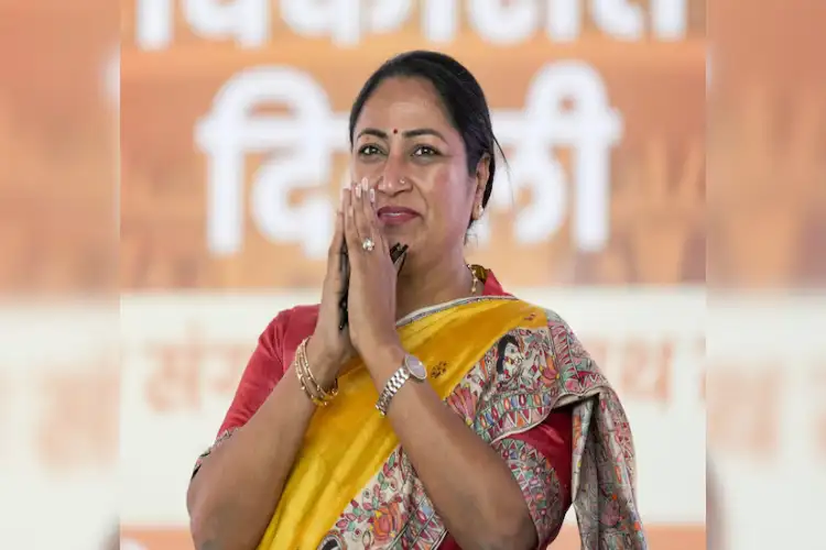 Chief Minister Rekha Gupta performed Kanya Pujan, listened to the problems of school girls