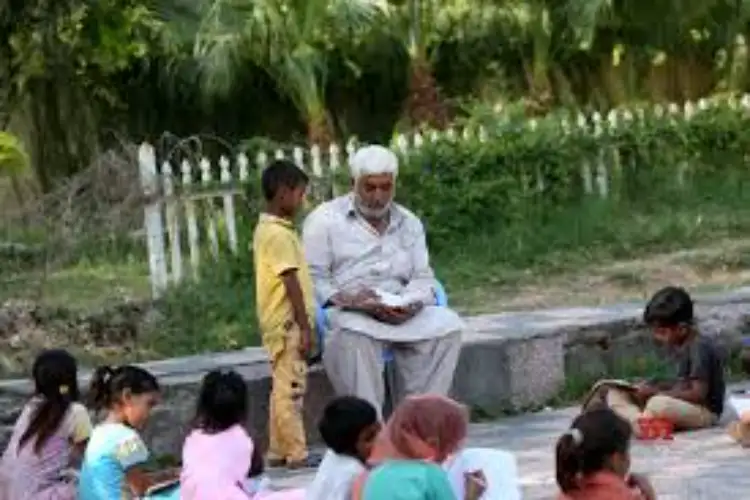 Pakistan: 44,000 posts of govt school teachers scrapped in Punjab province 