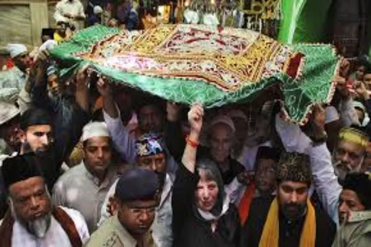 Salute to Ganga-Jamuni Tehzeeb: Saints and activists will jointly present Chadar on Khusro Urs