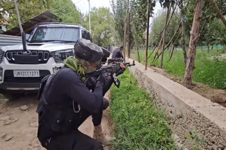 Encounter continues between terrorists and security forces in Bandipora, Jammu and Kashmir