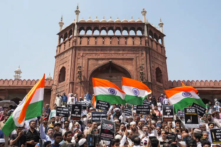 People of Old Delhi came out on the streets to condemn the terrorists