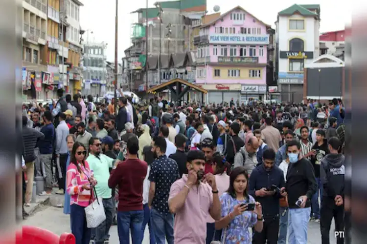 J-K: Tourists feel 'safe' in Srinagar, Pahalgam deserted after terror attack