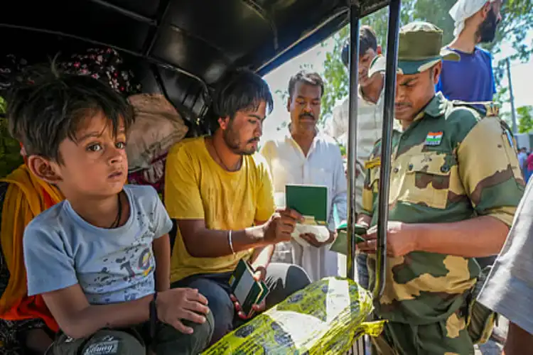 Pakistani nationals leave India via Attari border as medical visa deadline ends