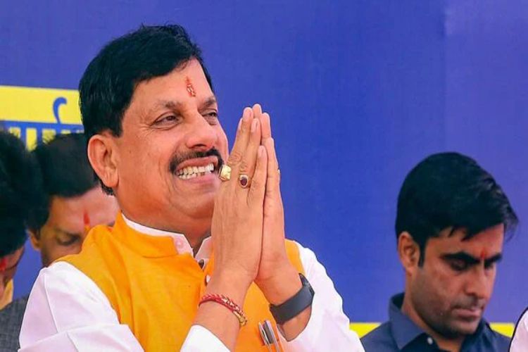 Madhya Pradesh Chief Minister reached the house of the late state BJP spokesperson and paid tribute to him
