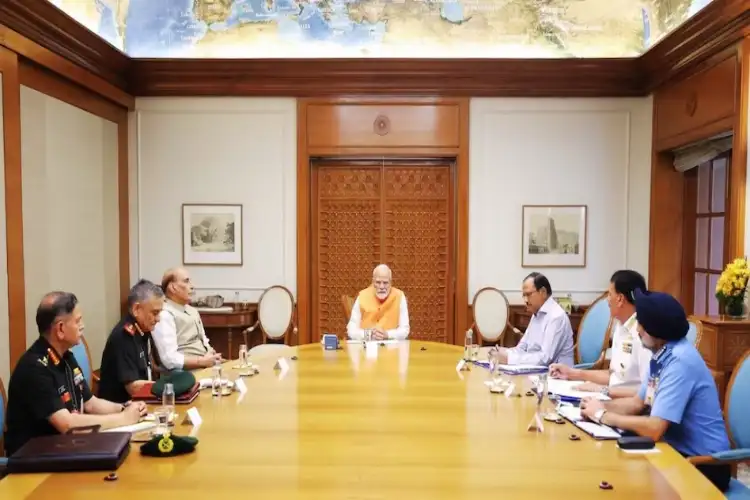 Defence Secretary meets Prime Minister Modi