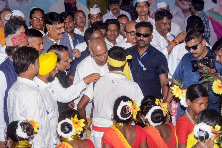 After receiving the intelligence report, the Prime Minister canceled his Kashmir visit: Kharge