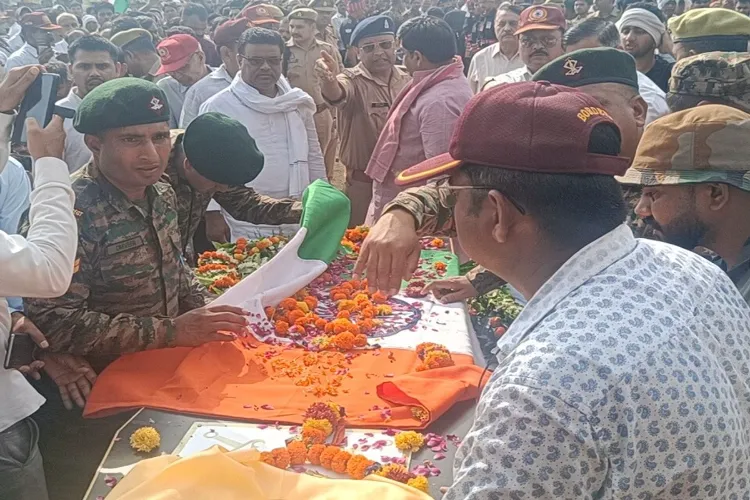 A soldier martyred in Jammu-Kashmir accident, eyes of family members filled with tears