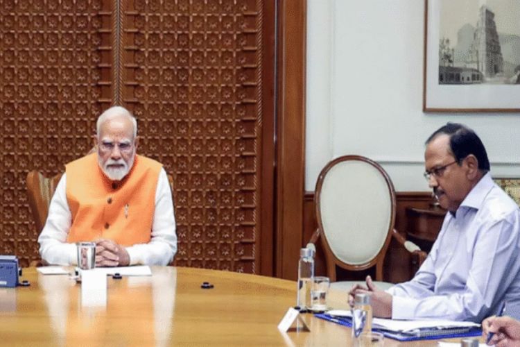 Prime Minister Modi held a meeting at his residence, discussed with these bigwigs including Ajit Doval