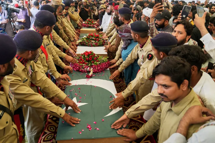 11 soldiers killed, 78 injured in military clash with India: Pakistan