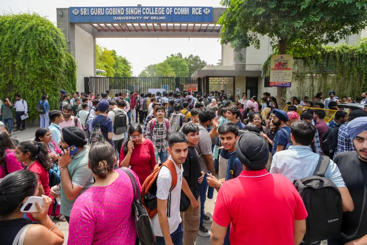 Delhi: Huge fire breaks out in the library of Guru Govind Singh College of Commerce