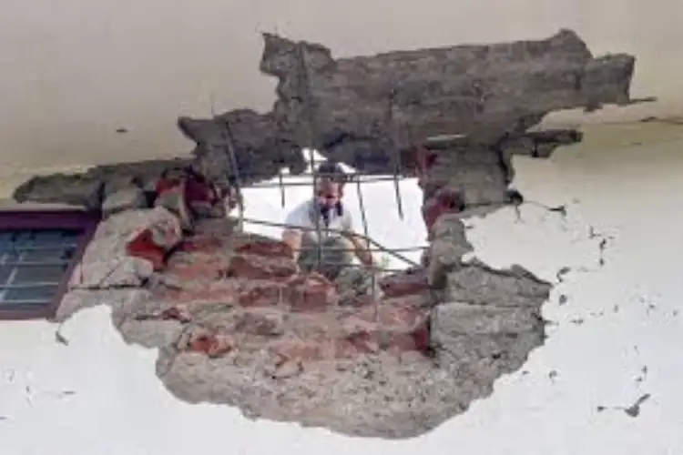 J-K: Intense shelling by Pak leaves behind trail of destrcution in Nowshera
