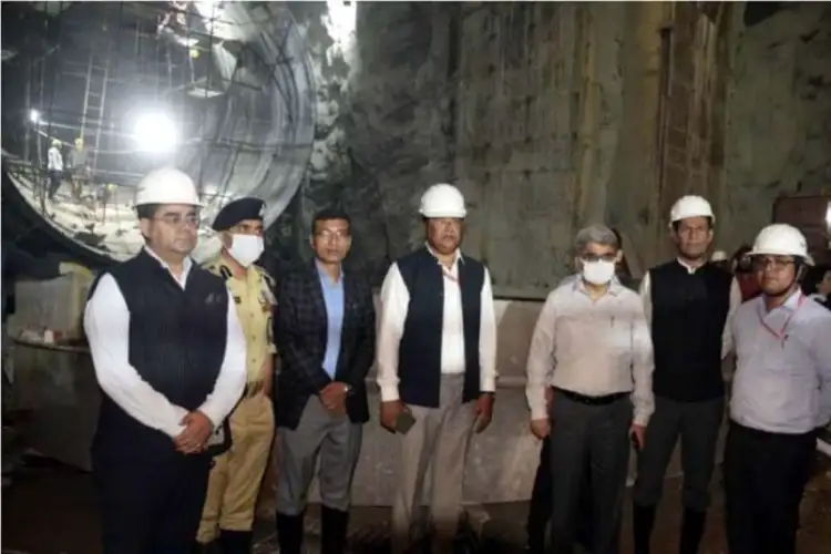 J-K Chief Secretary visits Kishtwar; inspects Rattle, Dul Hasti Hydroelectric Power projects