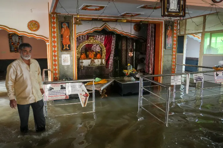 Bengaluru: Life affected due to continuous rain, five people dead so far