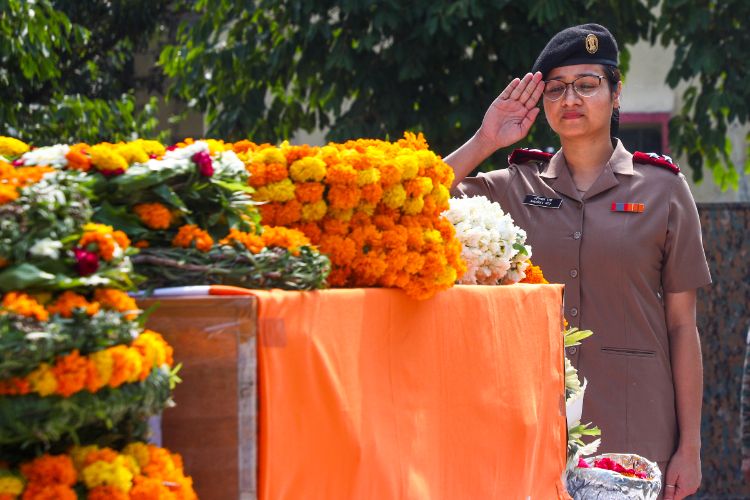 Jammu and Kashmir: Tributes paid to soldier martyred in Kishtwar encounter