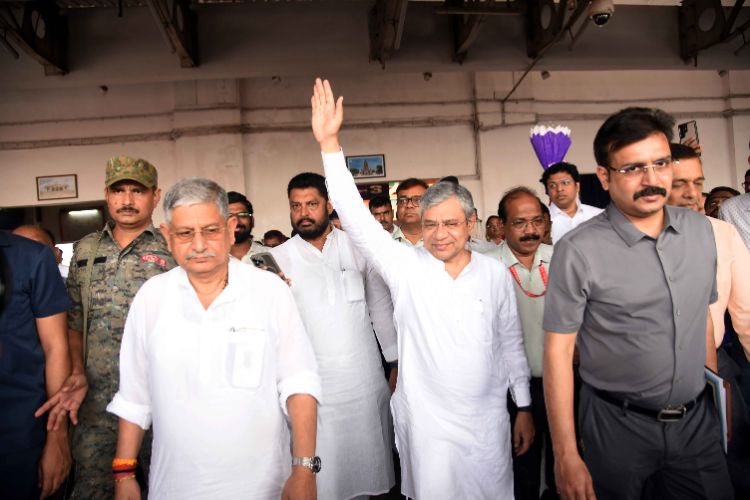Andhra Pradesh CM seeks Centre's support for 'rooftop' solar scheme, defence manufacturing hub