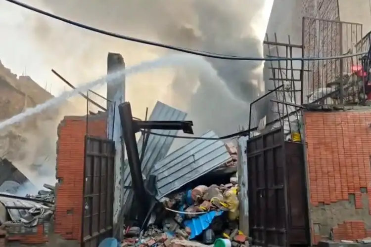 Delhi: Huge fire breaks out in factory, building collapses after explosion, no casualties