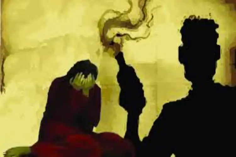 Man pours toilet cleaner acid on wife after argument over loud music on mobile phone