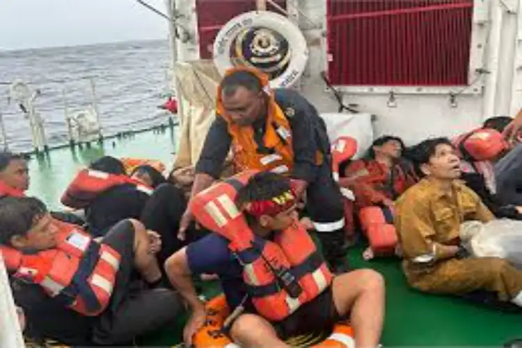 All 24 crew rescued from capsized Liberian container ship near Kochi coast