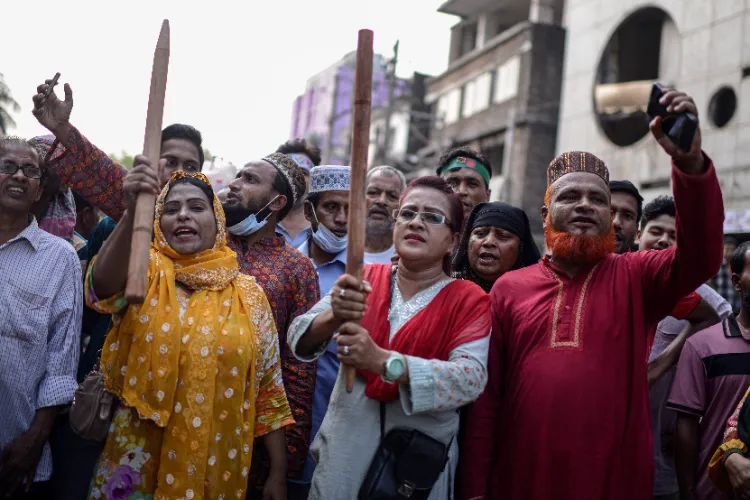 Des-Pardes: Waves of chaos and doubts in Bangladesh