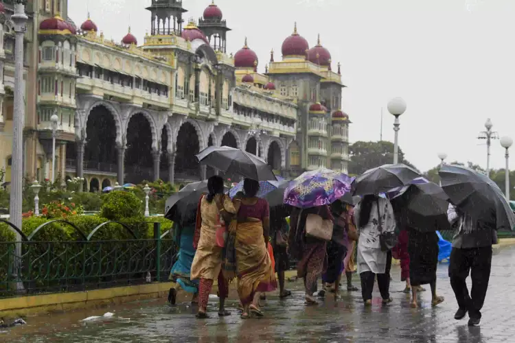 Rains affect normal life in coastal Karnataka, red alert issued