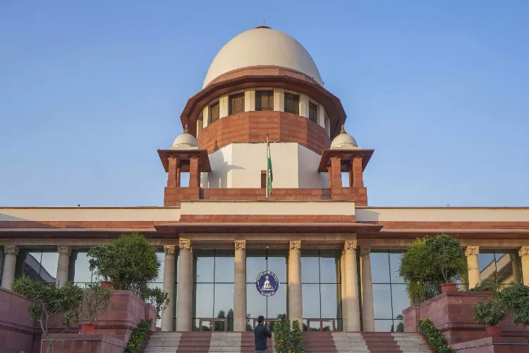 SC issues notice to Centre, states on plea challenging 1995 Waqf Act