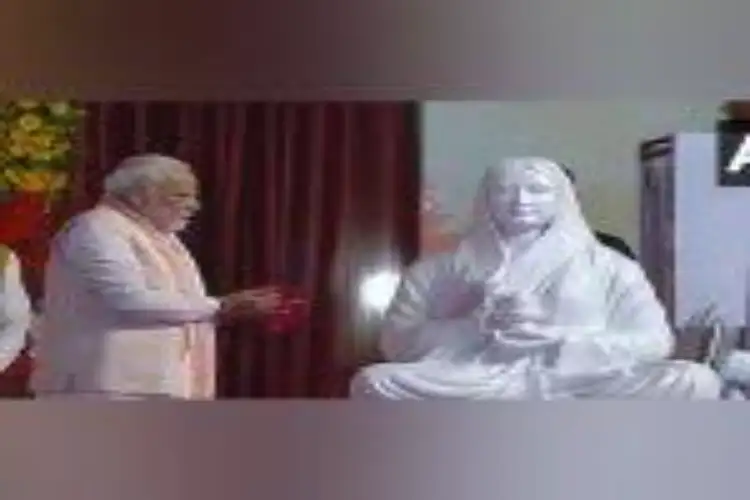 MP: Prime Minister Modi pays floral tribute to Ahilyabai Holkar in Bhopal