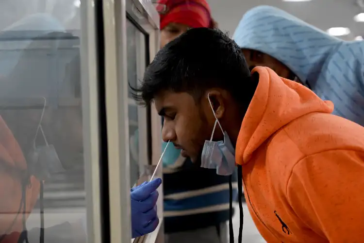 4 new deaths from COVID-19, active cases near 4,000 in India