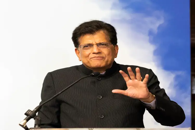 Goyal discusses opportunities in Indian shipping sector with Singapore
